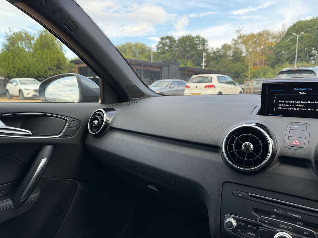 2016 AUDI A1 2016 AUDI A1
