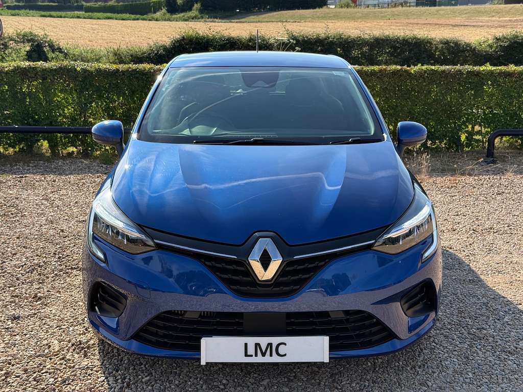 A 2021 RENAULT CLIO 1.0 TCe Iconic Hatchback 5dr Petrol Manual Euro 6 A 2021 RENAULT CLIO 1.0 TCe Iconic Hatchback 5dr Petrol Manual Euro 6