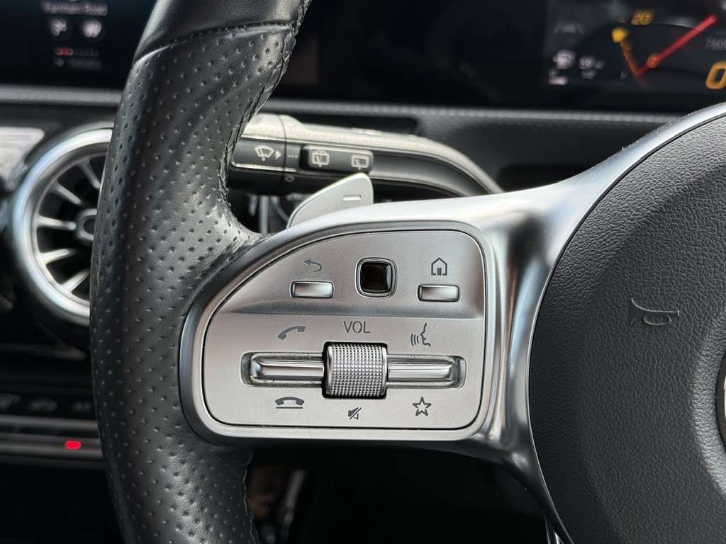 2022 MERCEDES A180 2022 MERCEDES A180