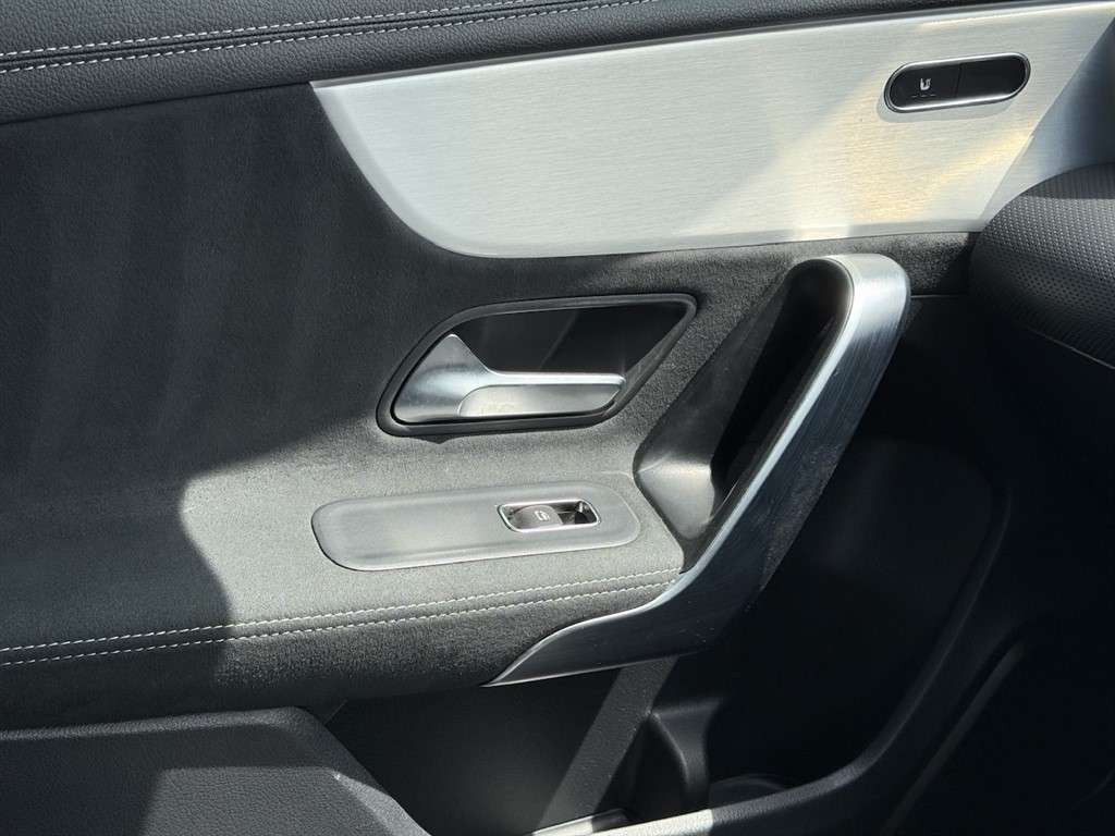 2022 MERCEDES A180 2022 MERCEDES A180