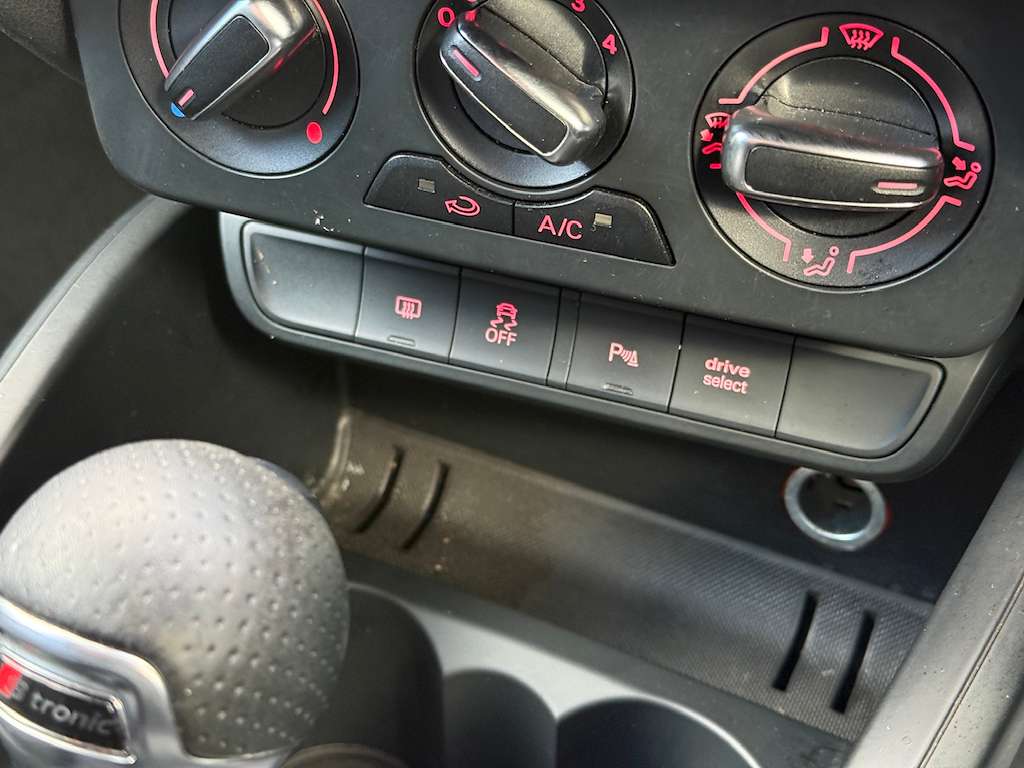 2016 AUDI A1 2016 AUDI A1