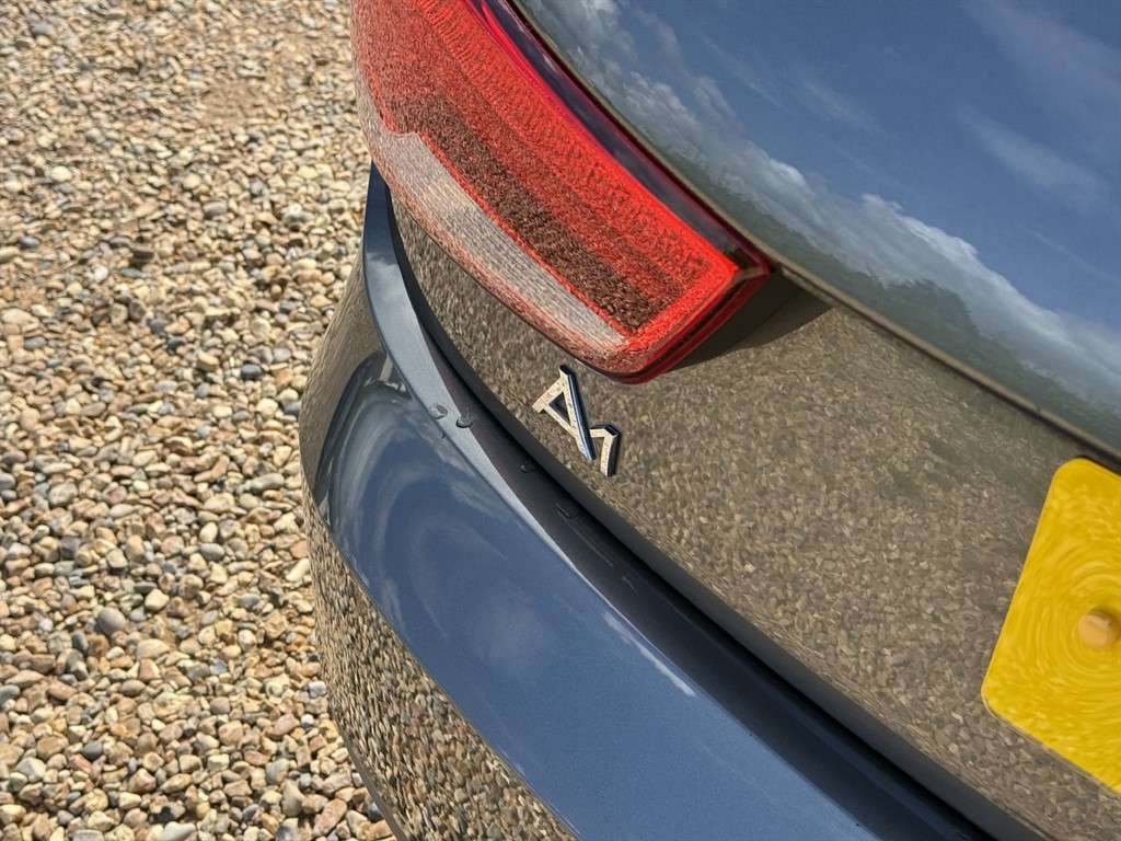 2017 AUDI A1 2017 AUDI A1