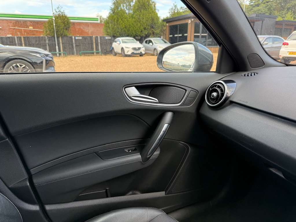 2016 AUDI A1 2016 AUDI A1