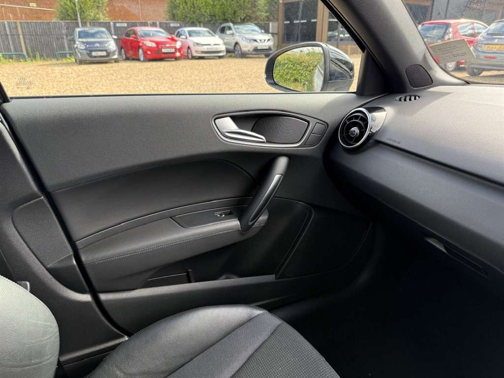 2017 AUDI A1 2017 AUDI A1