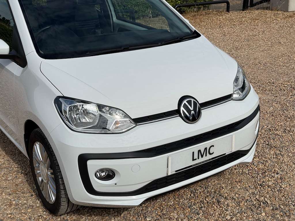A 2021 VOLKSWAGEN UP 1.0 Hatchback 3dr Petrol Manual Euro 6 (s/s) (65 p A 2021 VOLKSWAGEN UP 1.0 Hatchback 3dr Petrol Manual Euro 6 (s/s) (65 p