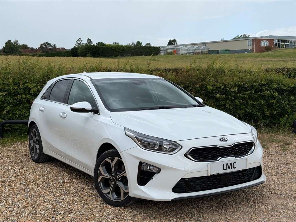 A 2020 KIA CEED 1.0 T-GDi 3 Hatchback 5dr Petrol Manual Euro 6 (s/ A 2020 KIA CEED 1.0 T-GDi 3 Hatchback 5dr Petrol Manual Euro 6 (s/