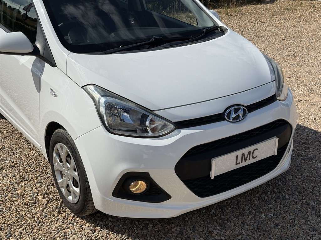 A 2015 HYUNDAI I10 1.0 SE Hatchback 5dr Petrol Manual Euro 6 (66 ps) A 2015 HYUNDAI I10 1.0 SE Hatchback 5dr Petrol Manual Euro 6 (66 ps)