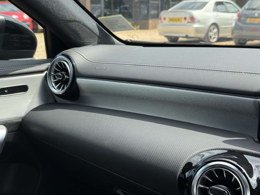 2022 MERCEDES A180 2022 MERCEDES A180