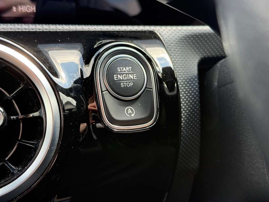 2018 MERCEDES A200 2018 MERCEDES A200