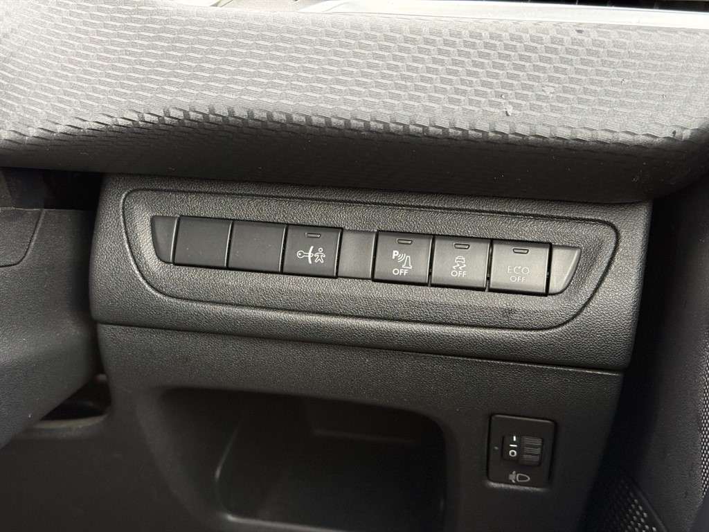 2016 PEUGEOT 208 2016 PEUGEOT 208