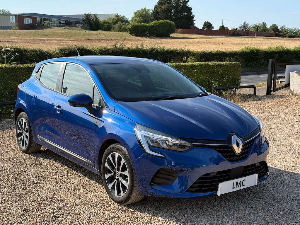 A 2021 RENAULT CLIO 1.0 TCe Iconic Hatchback 5dr Petrol Manual Euro 6 A 2021 RENAULT CLIO 1.0 TCe Iconic Hatchback 5dr Petrol Manual Euro 6