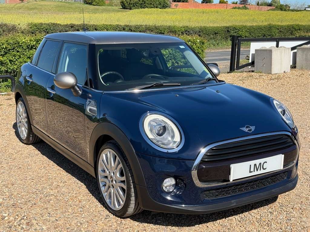 A 2018 MINI HATCH 1.5 Cooper Seven Hatchback 5dr Petrol Auto Euro 6 A 2018 MINI HATCH 1.5 Cooper Seven Hatchback 5dr Petrol Auto Euro 6