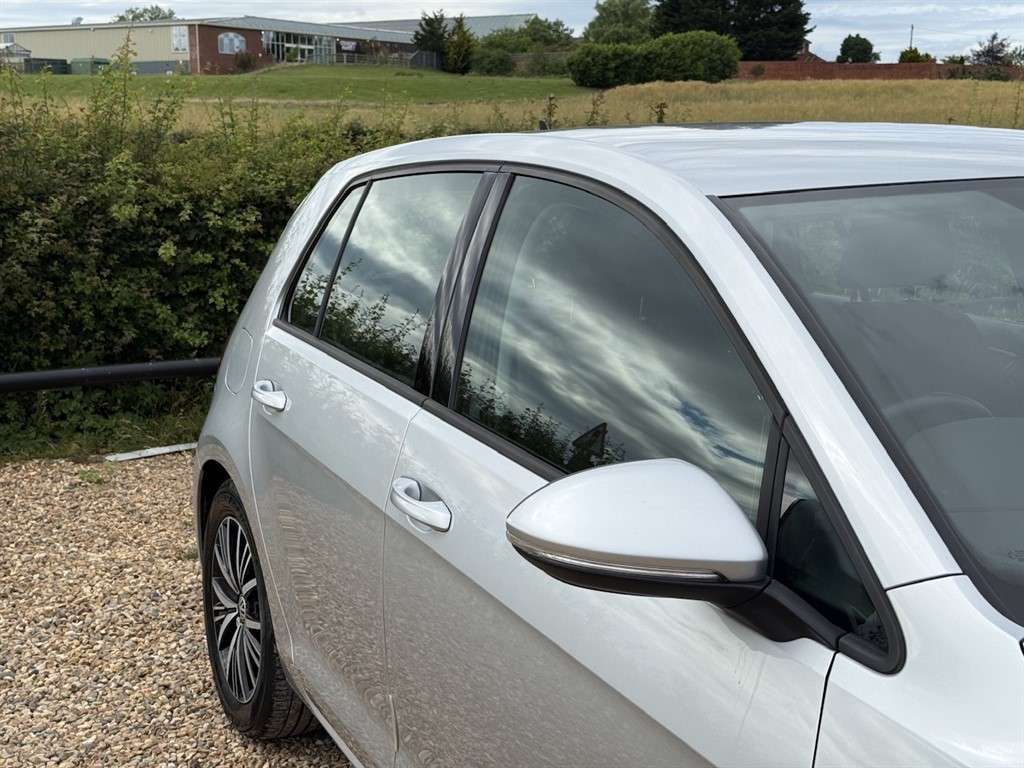 2019 VOLKSWAGEN GOLF 2019 VOLKSWAGEN GOLF