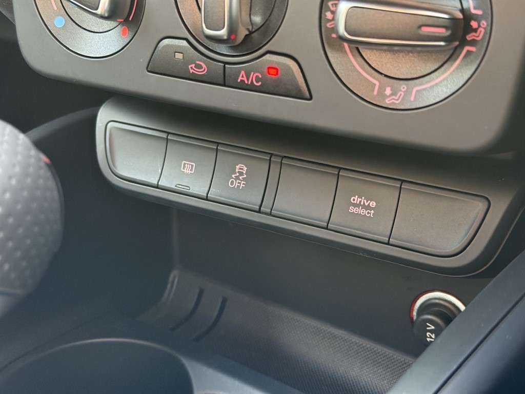 2017 AUDI A1 2017 AUDI A1