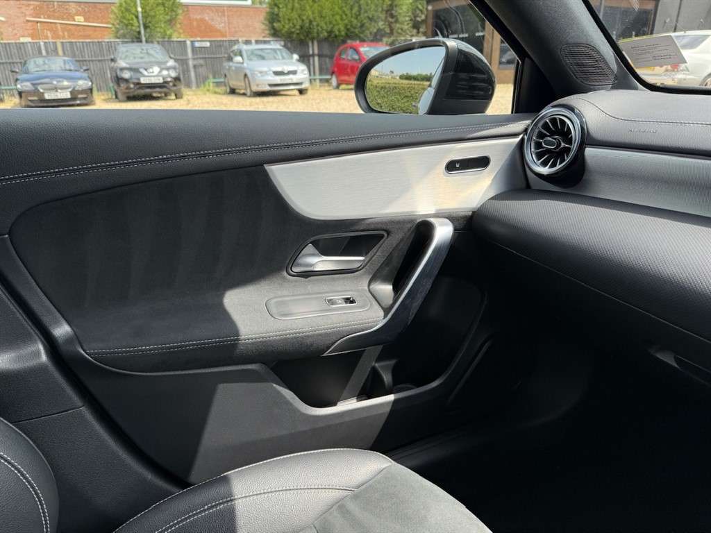 2022 MERCEDES A180 2022 MERCEDES A180