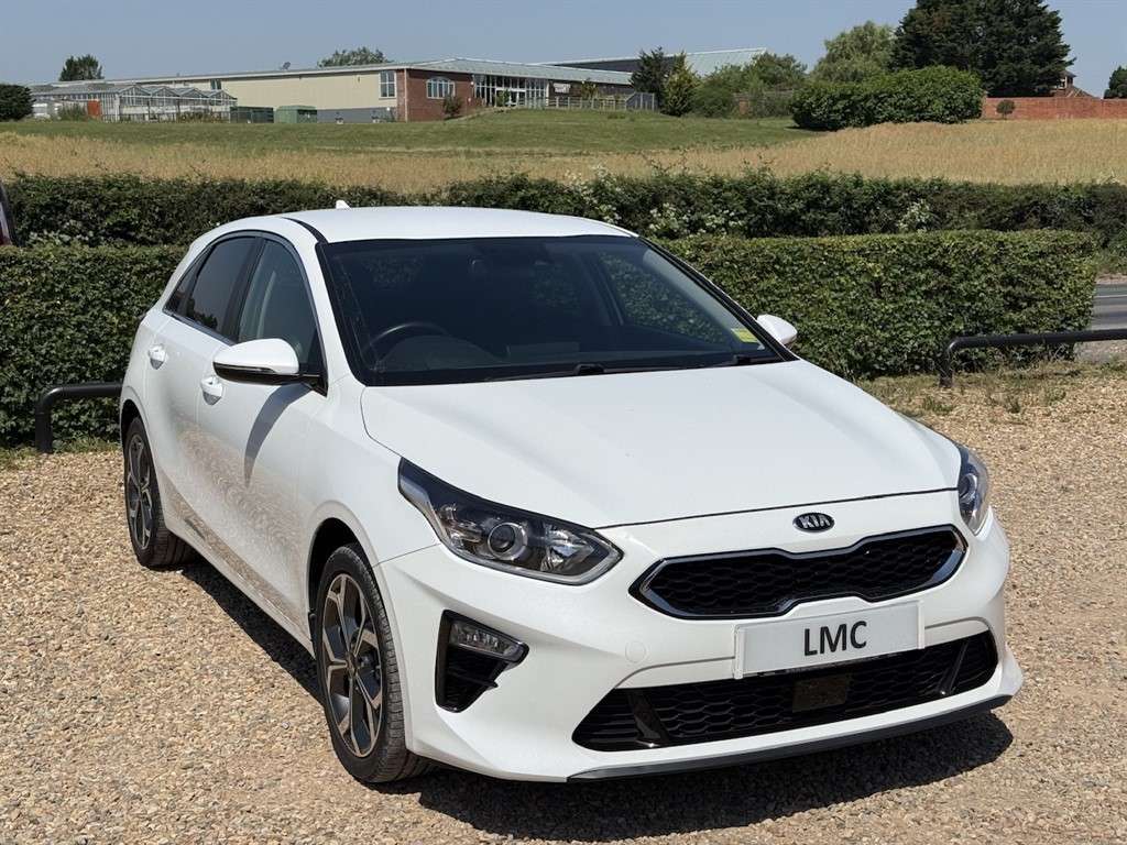 A 2020 KIA CEED 1.0 T-GDi 3 Hatchback 5dr Petrol Manual Euro 6 (s/ A 2020 KIA CEED 1.0 T-GDi 3 Hatchback 5dr Petrol Manual Euro 6 (s/