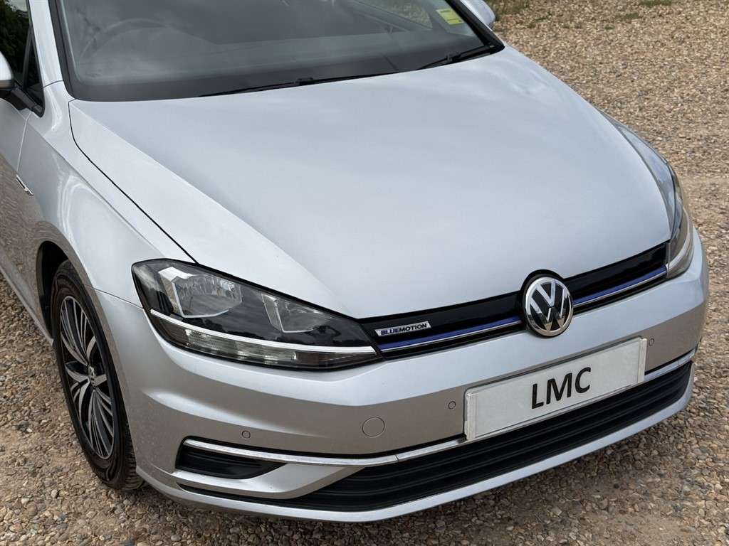 A 2019 VOLKSWAGEN GOLF 1.5 TSI EVO SE Nav Hatchback 5dr Petrol Manual Eur A 2019 VOLKSWAGEN GOLF 1.5 TSI EVO SE Nav Hatchback 5dr Petrol Manual Eur