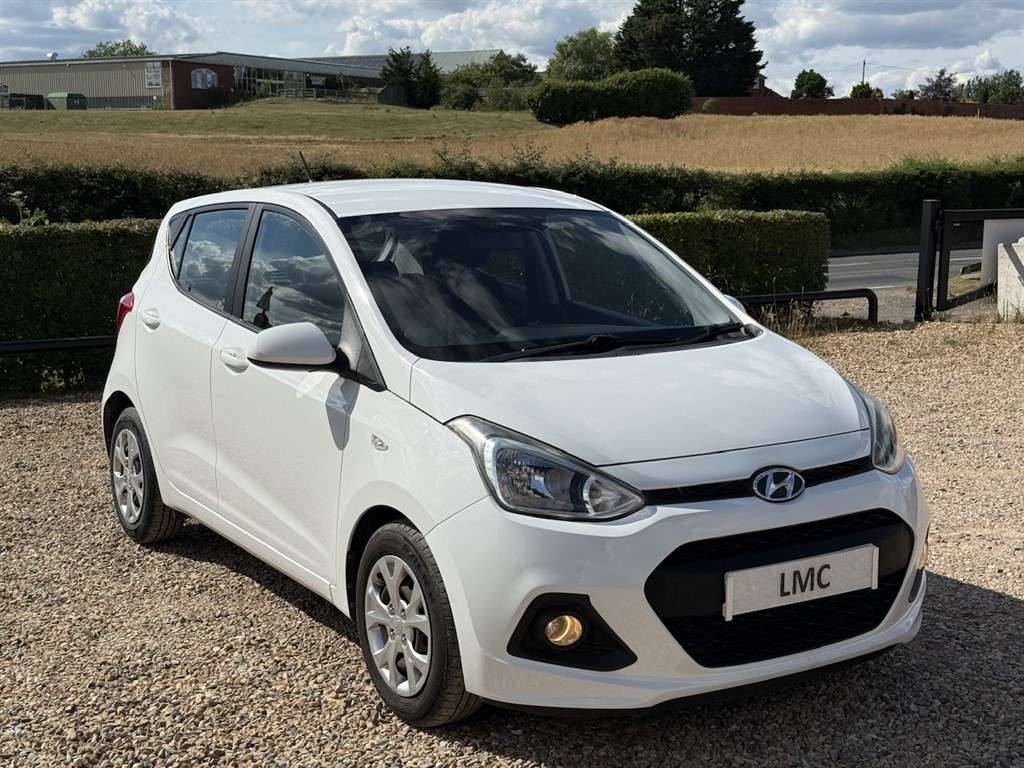 A 2015 HYUNDAI I10 1.0 SE Hatchback 5dr Petrol Manual Euro 6 (66 ps) A 2015 HYUNDAI I10 1.0 SE Hatchback 5dr Petrol Manual Euro 6 (66 ps)