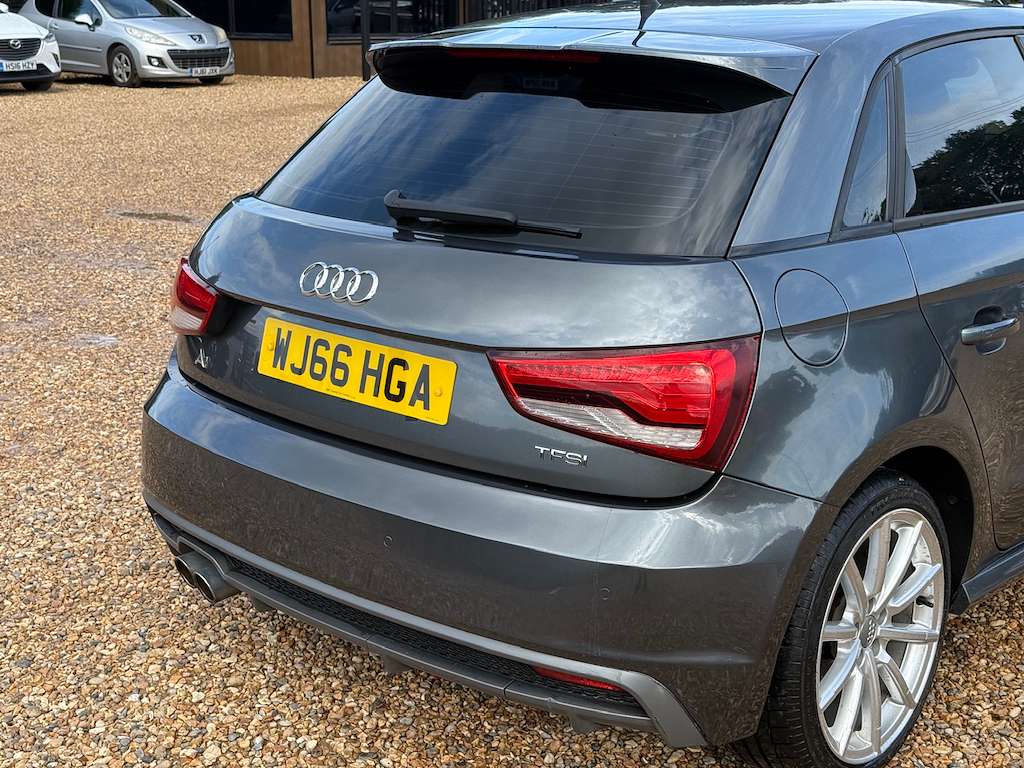 2016 AUDI A1 2016 AUDI A1