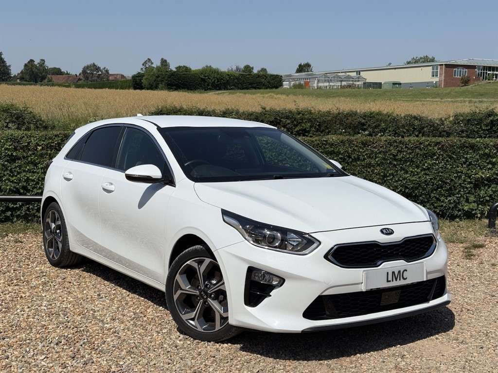 A 2020 KIA CEED 1.0 T-GDi 3 Hatchback 5dr Petrol Manual Euro 6 (s/ A 2020 KIA CEED 1.0 T-GDi 3 Hatchback 5dr Petrol Manual Euro 6 (s/