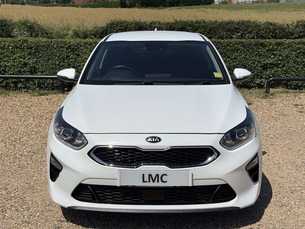 A 2020 KIA CEED 1.0 T-GDi 3 Hatchback 5dr Petrol Manual Euro 6 (s/ A 2020 KIA CEED 1.0 T-GDi 3 Hatchback 5dr Petrol Manual Euro 6 (s/