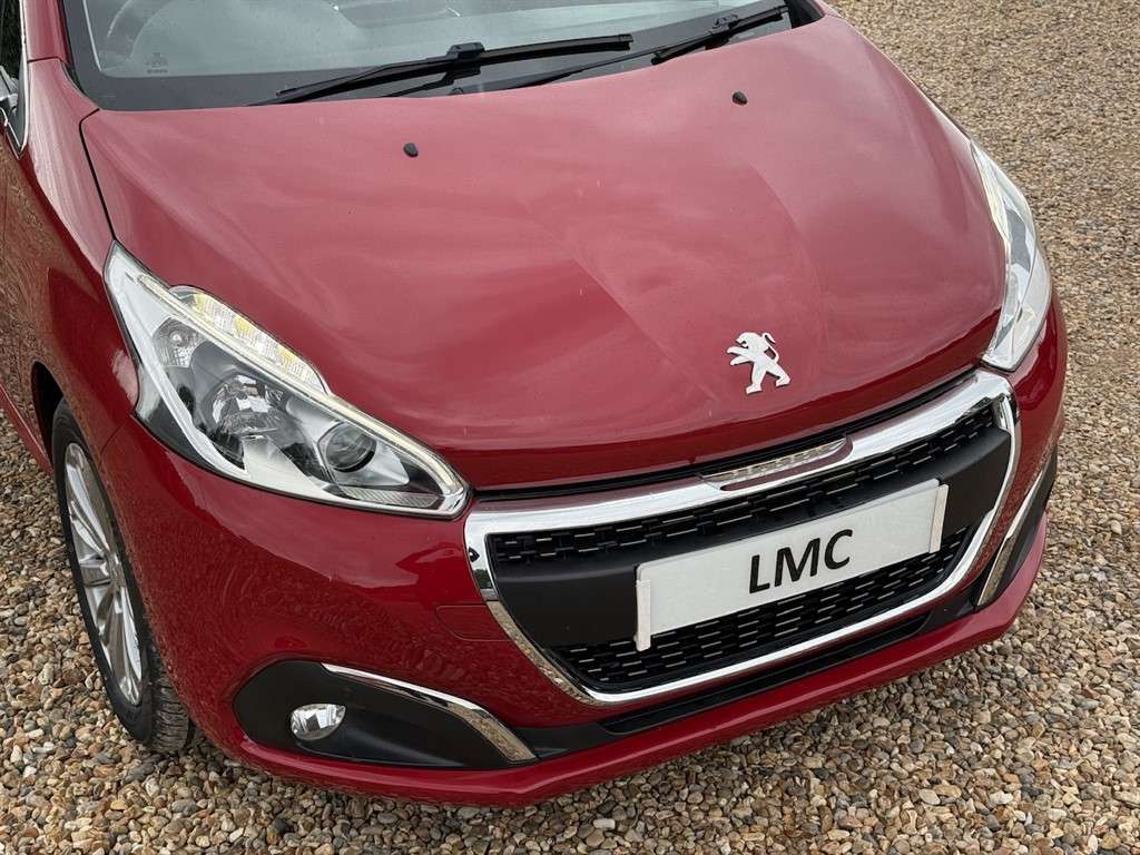 A 2016 PEUGEOT 208 1.2 PureTech Allure Hatchback 5dr Petrol EAT Euro A 2016 PEUGEOT 208 1.2 PureTech Allure Hatchback 5dr Petrol EAT Euro