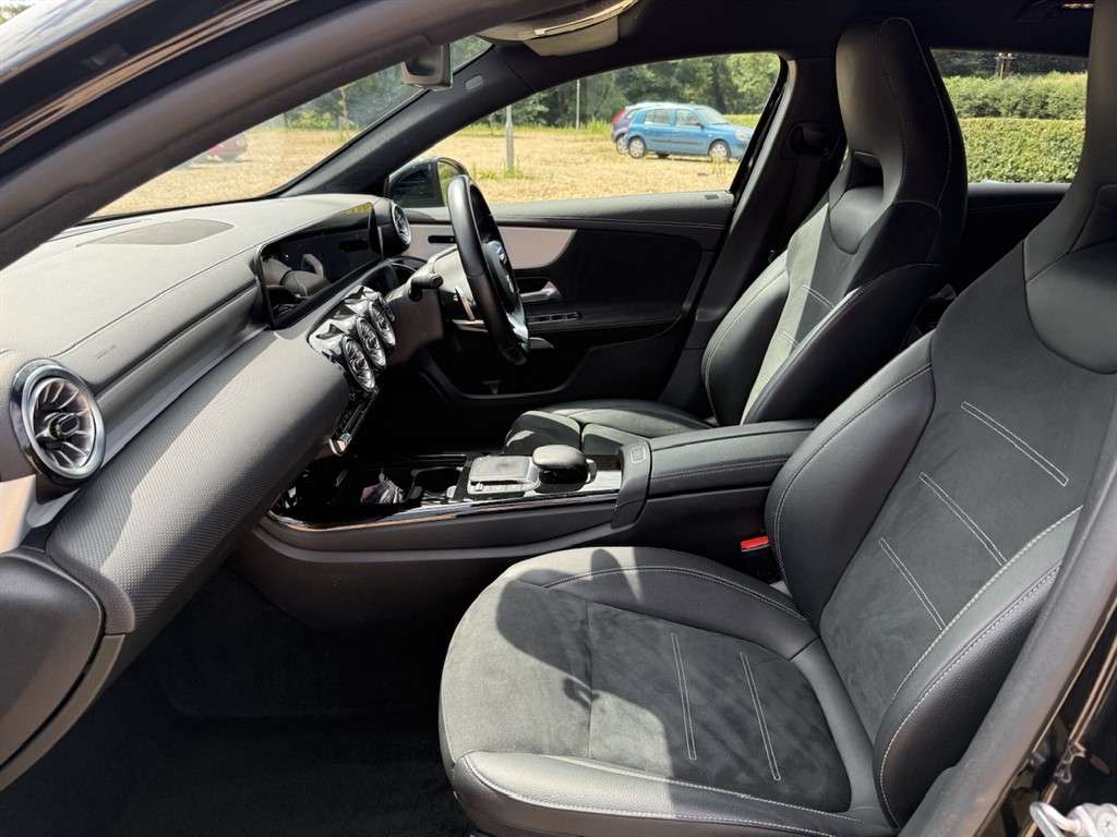 2022 MERCEDES A180 2022 MERCEDES A180