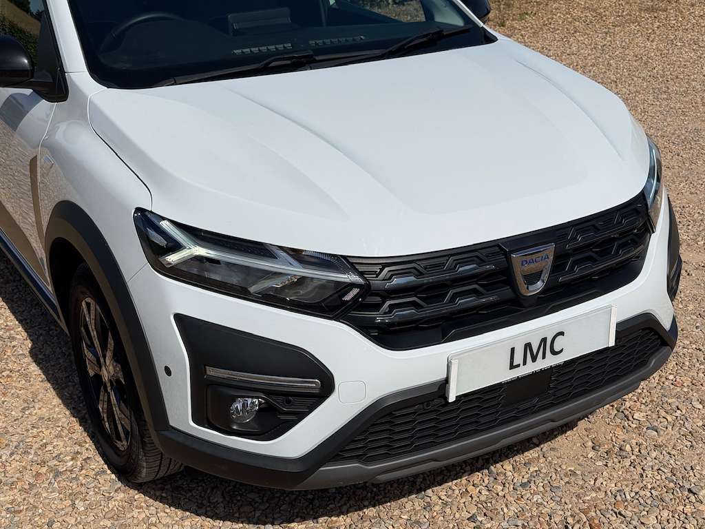 A 2022 DACIA JOGGER 1.0 TCe Extreme SE MPV 5dr Petrol Manual Euro 6 (s A 2022 DACIA JOGGER 1.0 TCe Extreme SE MPV 5dr Petrol Manual Euro 6 (s
