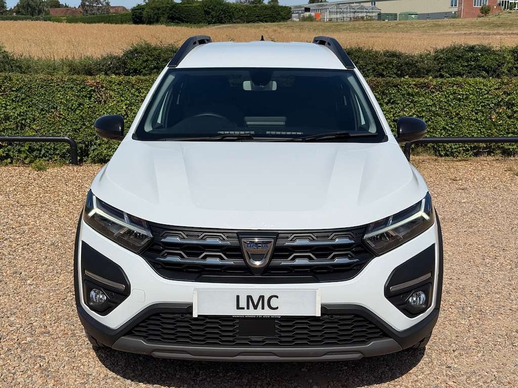 A 2022 DACIA JOGGER 1.0 TCe Extreme SE MPV 5dr Petrol Manual Euro 6 (s A 2022 DACIA JOGGER 1.0 TCe Extreme SE MPV 5dr Petrol Manual Euro 6 (s