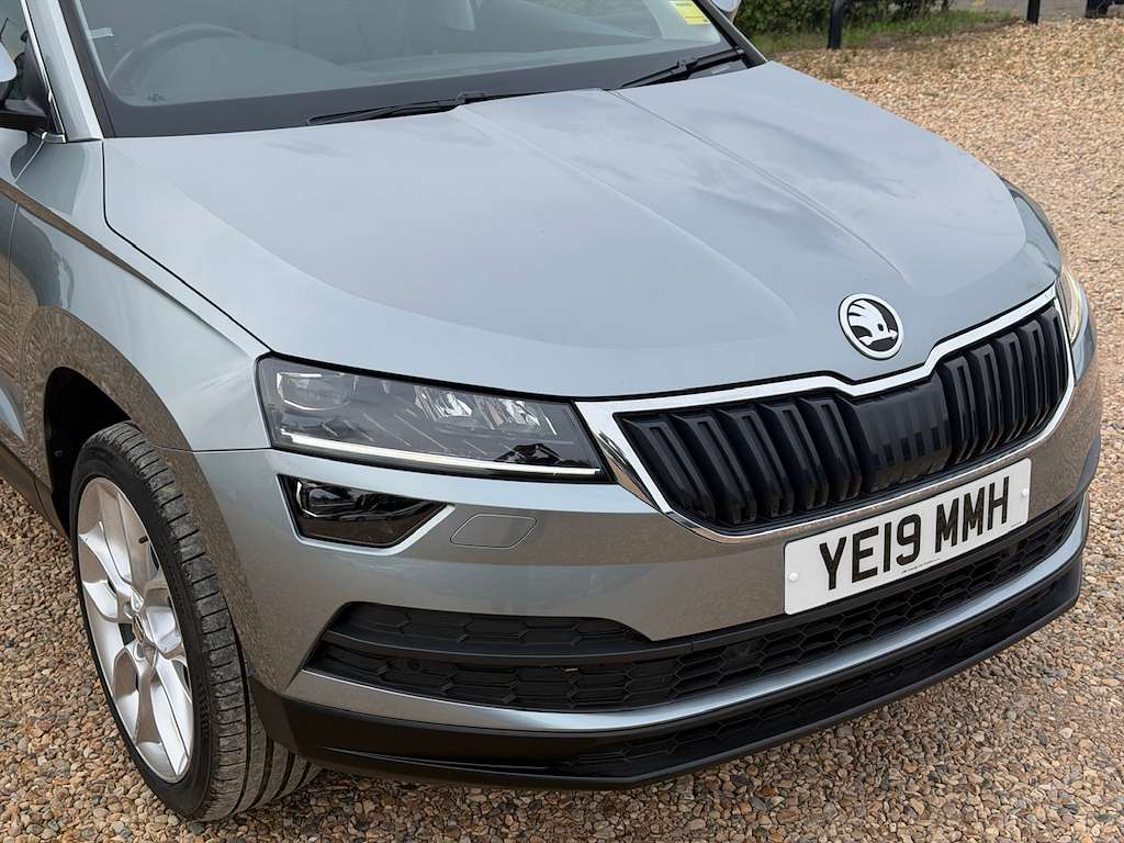 A 2019 SKODA KAROQ 2.0 TDI Edition SUV 5dr Diesel Manual 4WD Euro 6 ( A 2019 SKODA KAROQ 2.0 TDI Edition SUV 5dr Diesel Manual 4WD Euro 6 (