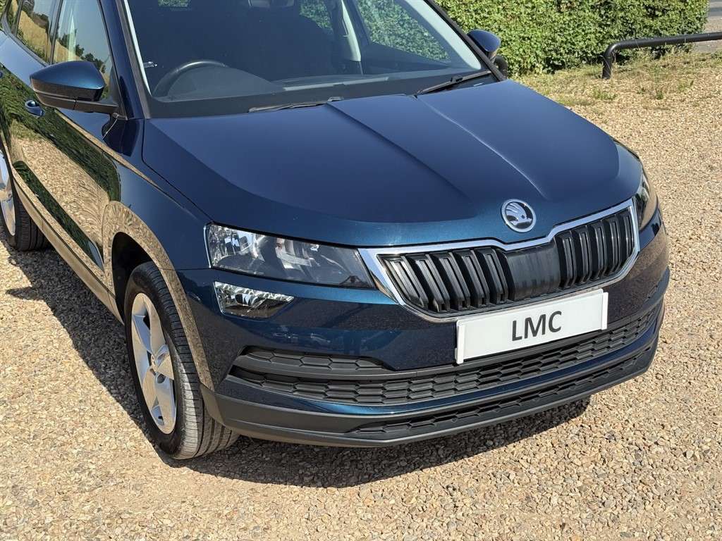 A 2018 SKODA KAROQ 1.6 TDI SE SUV 5dr Diesel Manual Euro 6 (s/s) (115 A 2018 SKODA KAROQ 1.6 TDI SE SUV 5dr Diesel Manual Euro 6 (s/s) (115