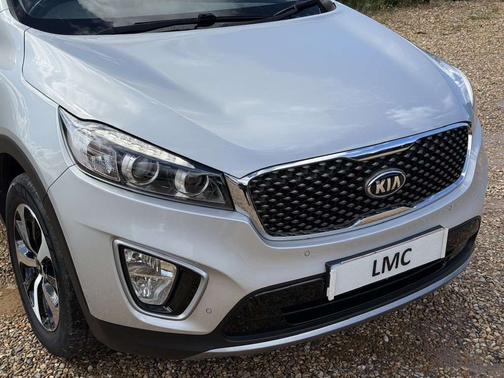 A 2015 KIA SORENTO 2.2 CRDi KX-2 SUV 5dr Diesel Manual AWD Euro 6 (s/ A 2015 KIA SORENTO 2.2 CRDi KX-2 SUV 5dr Diesel Manual AWD Euro 6 (s/