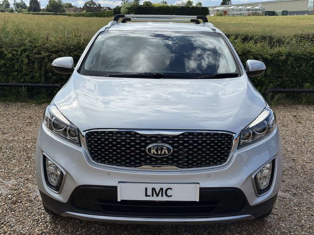 A 2015 KIA SORENTO 2.2 CRDi KX-2 SUV 5dr Diesel Manual AWD Euro 6 (s/ A 2015 KIA SORENTO 2.2 CRDi KX-2 SUV 5dr Diesel Manual AWD Euro 6 (s/