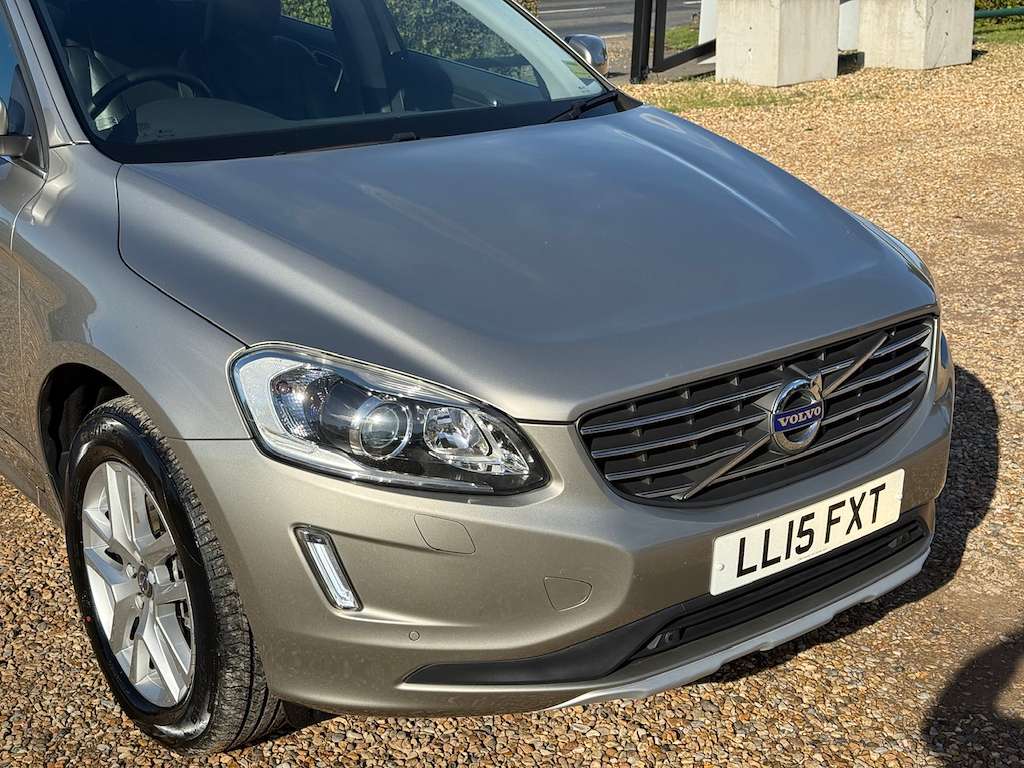 A 2015 VOLVO XC60 2.0 D4 SE Lux Nav SUV 5dr Diesel Geartronic Euro 6 A 2015 VOLVO XC60 2.0 D4 SE Lux Nav SUV 5dr Diesel Geartronic Euro 6