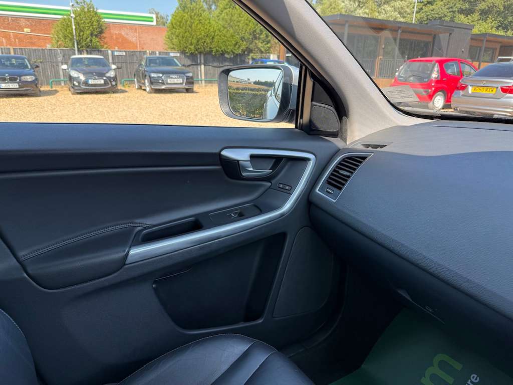 2017 VOLVO XC60 2017 VOLVO XC60