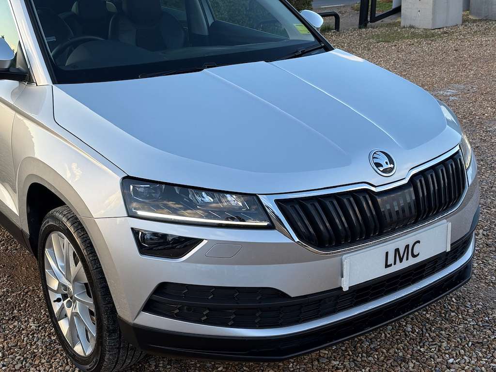A 2019 SKODA KAROQ 1.6 TDI SE L SUV 5dr Diesel DSG Euro 6 (s/s) (115 A 2019 SKODA KAROQ 1.6 TDI SE L SUV 5dr Diesel DSG Euro 6 (s/s) (115