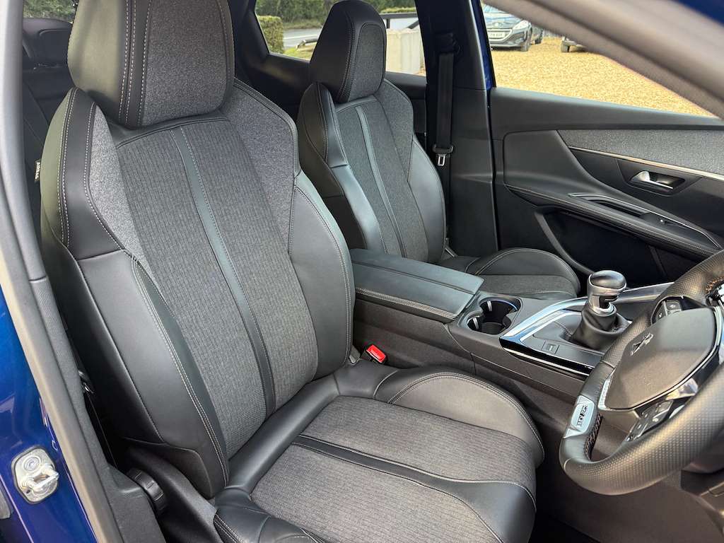 2020 PEUGEOT 3008 2020 PEUGEOT 3008
