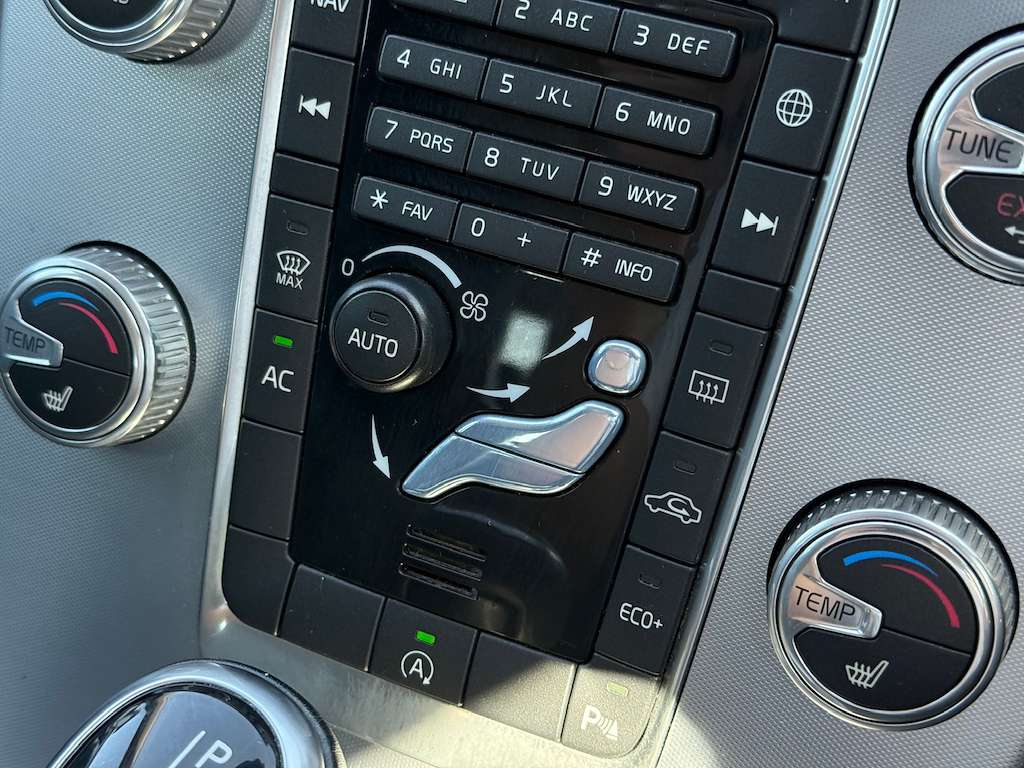 2017 VOLVO XC60 2017 VOLVO XC60