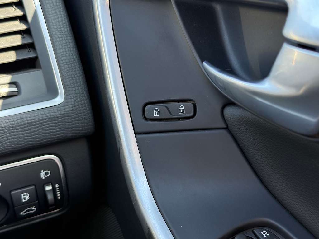 2017 VOLVO XC60 2017 VOLVO XC60