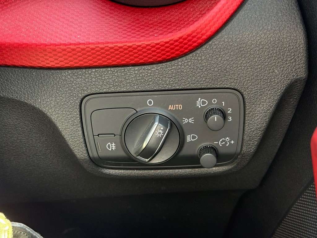 2017 AUDI Q2 2017 AUDI Q2