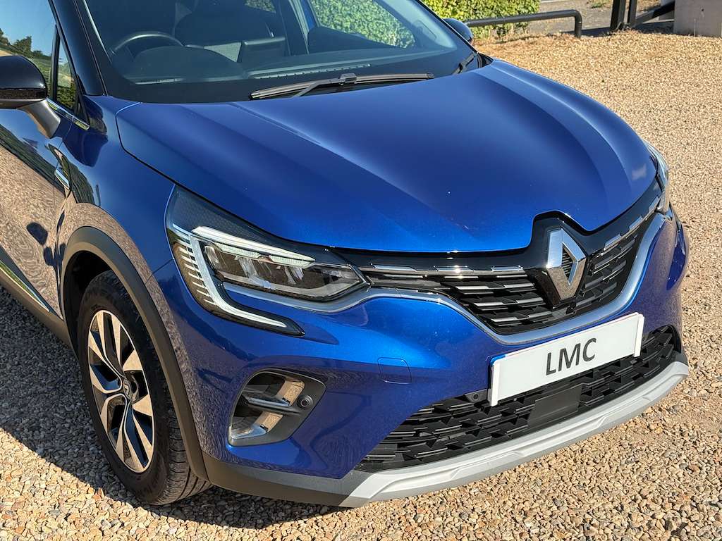 A 2020 RENAULT CAPTUR 1.3 TCe S Edition SUV 5dr Petrol Manual Euro 6 (s/ A 2020 RENAULT CAPTUR 1.3 TCe S Edition SUV 5dr Petrol Manual Euro 6 (s/