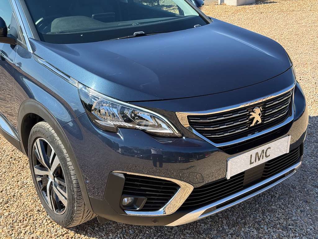 A 2018 PEUGEOT 5008 1.2 PureTech Allure SUV 5dr Petrol Manual Euro 6 ( A 2018 PEUGEOT 5008 1.2 PureTech Allure SUV 5dr Petrol Manual Euro 6 (