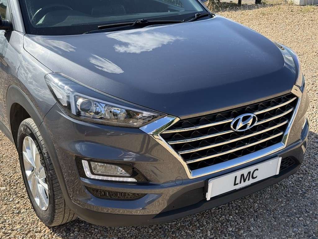 A 2019 HYUNDAI TUCSON 1.6 GDi SE Nav SUV 5dr Petrol Manual Euro 6 (s/s) A 2019 HYUNDAI TUCSON 1.6 GDi SE Nav SUV 5dr Petrol Manual Euro 6 (s/s)