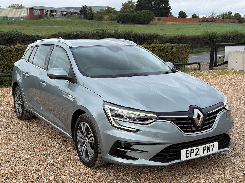 A 2021 RENAULT MEGANE 1.6 E-TECH 9.8kWh Iconic Sport Tourer 5dr Petrol P A 2021 RENAULT MEGANE 1.6 E-TECH 9.8kWh Iconic Sport Tourer 5dr Petrol P