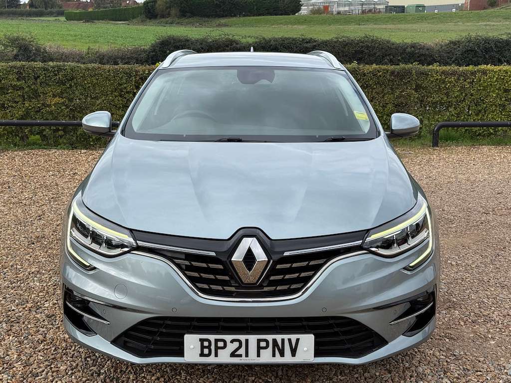 A 2021 RENAULT MEGANE 1.6 E-TECH 9.8kWh Iconic Sport Tourer 5dr Petrol P A 2021 RENAULT MEGANE 1.6 E-TECH 9.8kWh Iconic Sport Tourer 5dr Petrol P