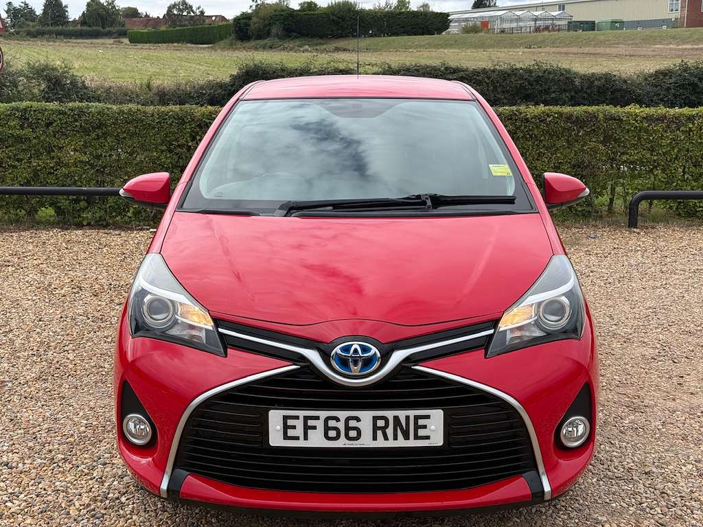 A 2016 TOYOTA YARIS 1.5 VVT-h Icon Hatchback 5dr Petrol Hybrid E-CVT E A 2016 TOYOTA YARIS 1.5 VVT-h Icon Hatchback 5dr Petrol Hybrid E-CVT E