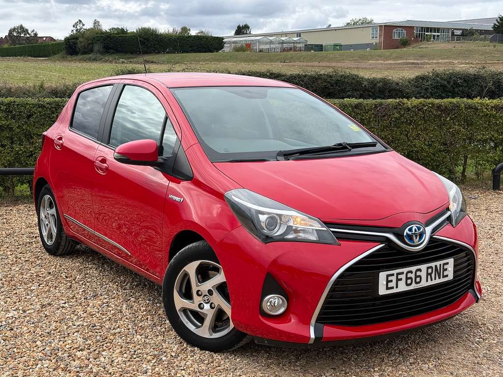 A 2016 TOYOTA YARIS 1.5 VVT-h Icon Hatchback 5dr Petrol Hybrid E-CVT E A 2016 TOYOTA YARIS 1.5 VVT-h Icon Hatchback 5dr Petrol Hybrid E-CVT E