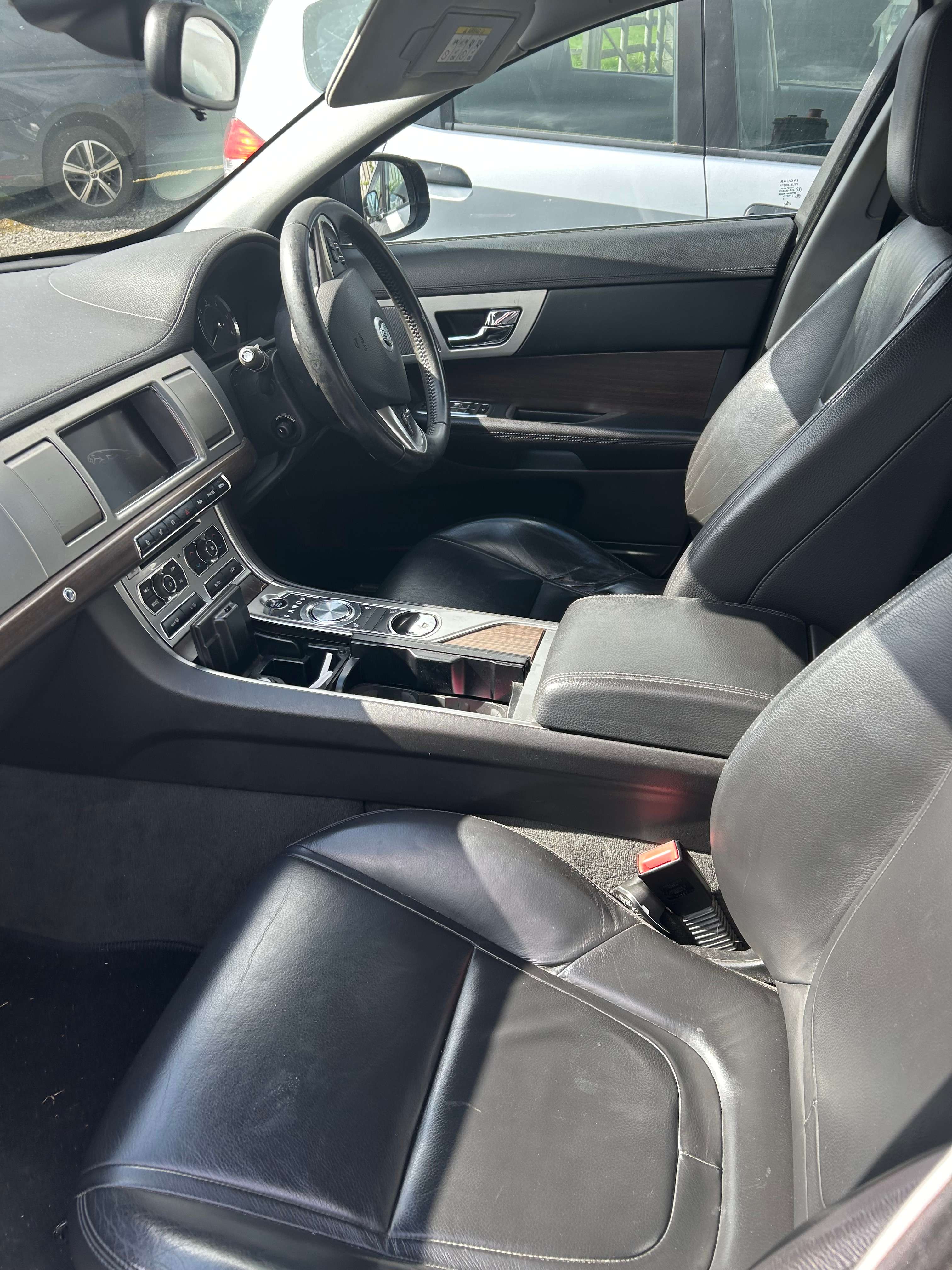 A 2012 JAGUAR XF A 2012 JAGUAR XF