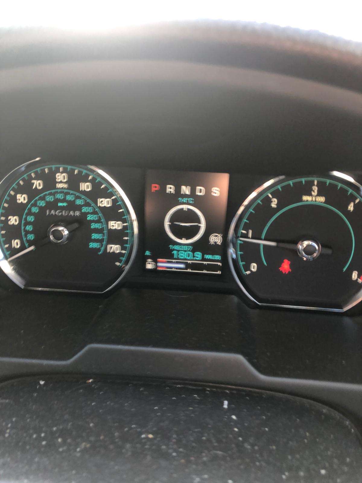 A 2012 JAGUAR XF A 2012 JAGUAR XF
