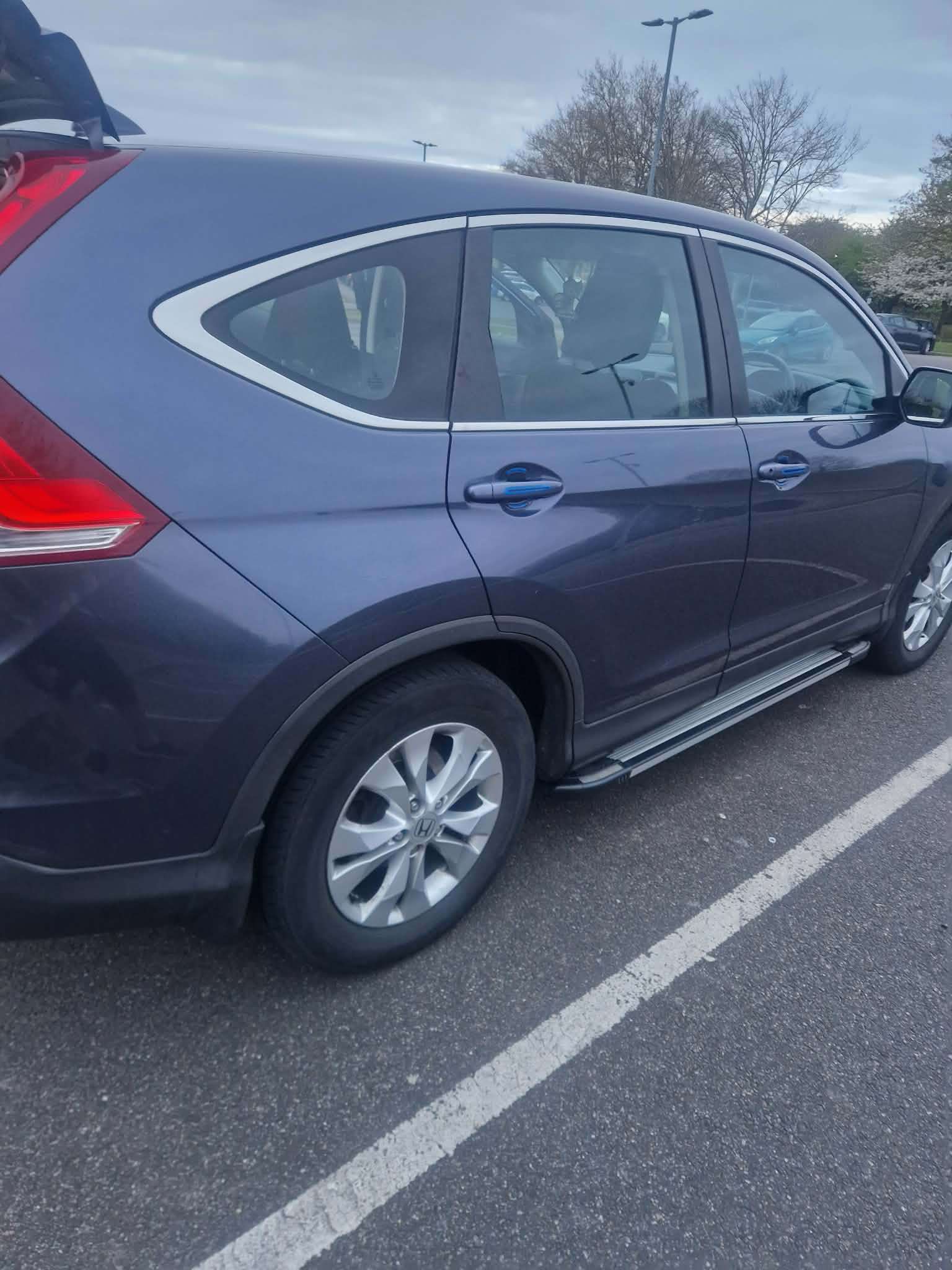 A 2014 HONDA CR-V A 2014 HONDA CR-V